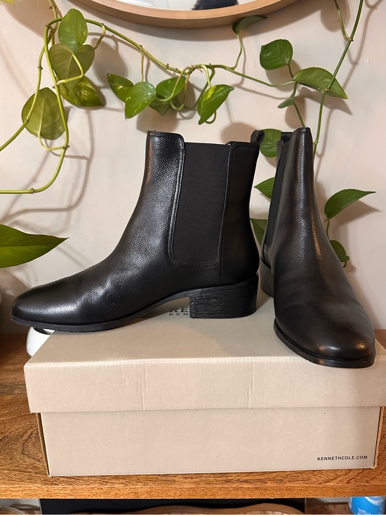 Kenneth Cole Shoes - Kenneth Cole Black Leather Chelsea Ankle Boots
